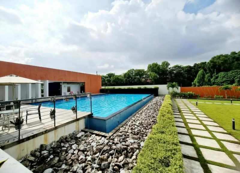 2.5-storey Terraced House for Sale in Lake Edge (Puchong) - MEI JIUN CHEW - Pool - PropertyGuru.com.my
