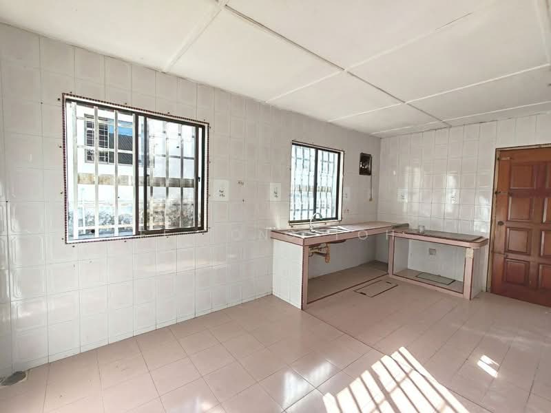 1-storey Terraced House for Sale in Taman Johor Jaya (Johor Bahru) - Ee Fong Toh - Kitchen - PropertyGuru.com.my