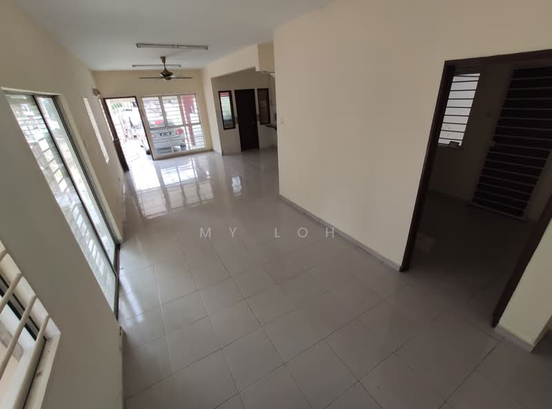 Rumah Bandar untuk Dijual di Taman Amansiara (Rawang) - MY Loh - Living Room - PropertyGuru.com.my