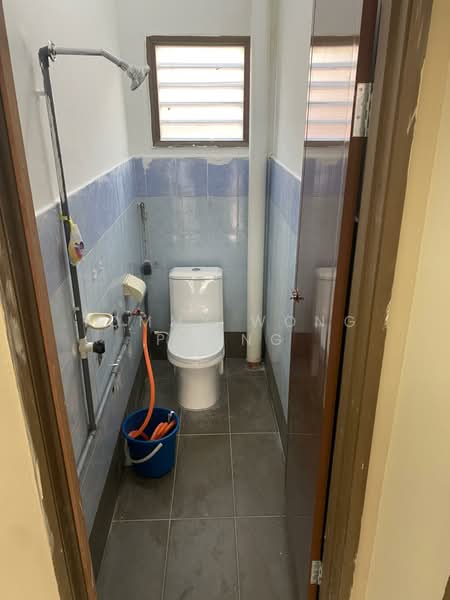 Rumah Teres 2 Tingkat untuk Dijual di Lestari Putra (Seri Kembangan) - Tommy Wong Phang - Bathroom - PropertyGuru.com.my