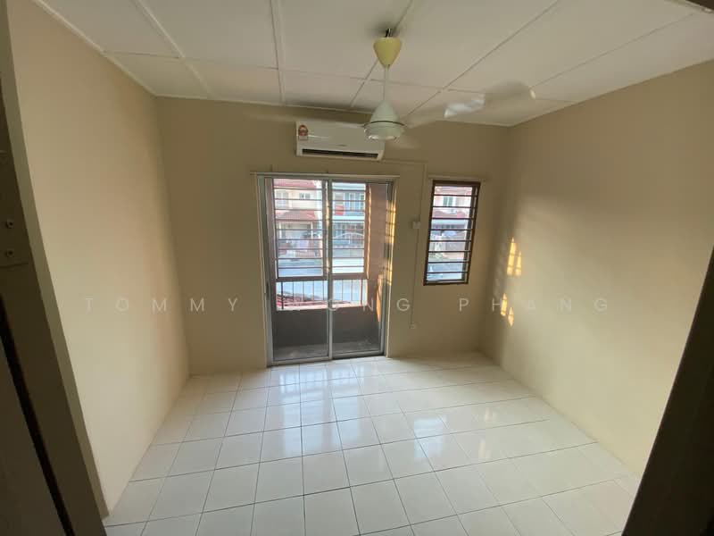 Rumah Teres 2 Tingkat untuk Dijual di Lestari Putra (Seri Kembangan) - Tommy Wong Phang - Interior - PropertyGuru.com.my