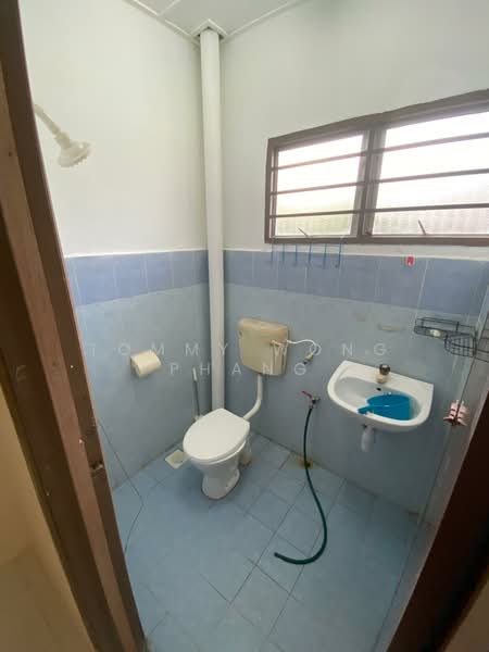 Rumah Teres 2 Tingkat untuk Dijual di Lestari Putra (Seri Kembangan) - Tommy Wong Phang - Bathroom - PropertyGuru.com.my