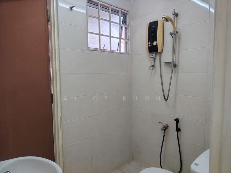 Rumah Teres 2 Tingkat untuk Dijual di SS18 (Subang Jaya) - Alice Kuon - Bathroom - PropertyGuru.com.my
