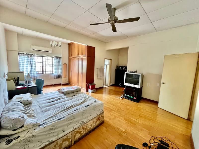 2-storey Terraced House for Sale in Bukit Jelutong (Shah Alam) - Shaziery Iskandar - PropertyGuru.com.my