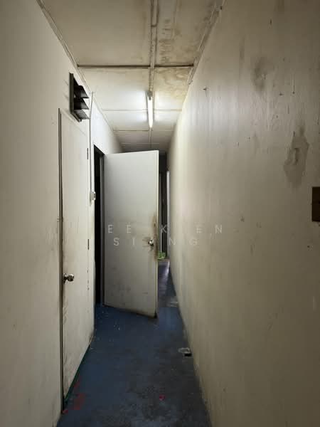 Shop for Rent in Bandar Puchong Utama (Puchong) - Tee Kien Siang - Corridor - PropertyGuru.com.my