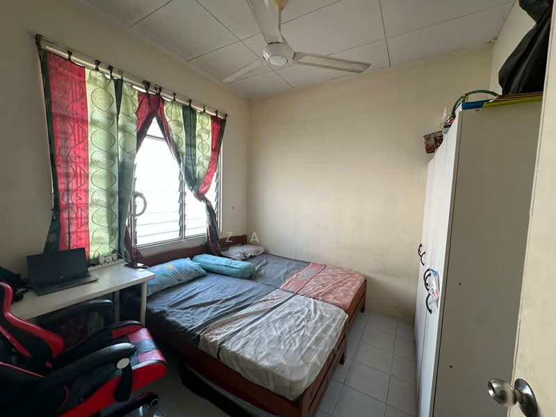 Rumah Teres 1 Tingkat untuk Dijual di Taman Lestari Permai (Seri Kembangan) - Liza Awi - Bedroom - PropertyGuru.com.my