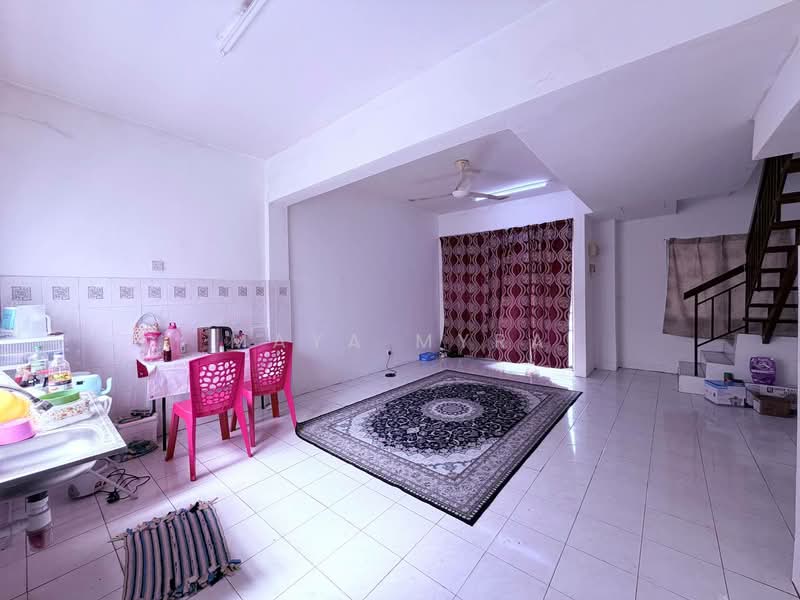 Rumah Teres 2 Tingkat untuk Dijual di Taman Sri Haneco (Semenyih) - Maya Myra - Living Room - PropertyGuru.com.my