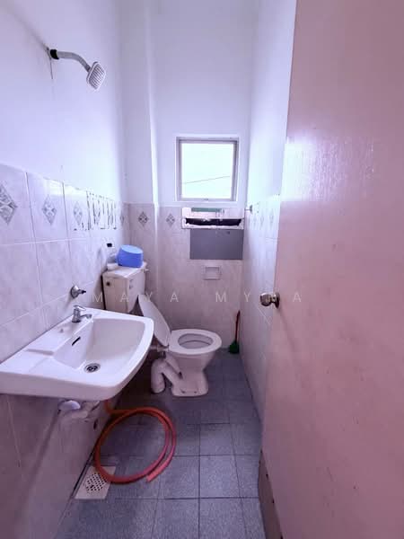Rumah Teres 2 Tingkat untuk Dijual di Taman Sri Haneco (Semenyih) - Maya Myra - Bathroom - PropertyGuru.com.my