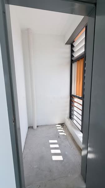 Shop for Sale in Telok Panglima Garang (Selangor) - Benjamin Lai - Balcony - PropertyGuru.com.my