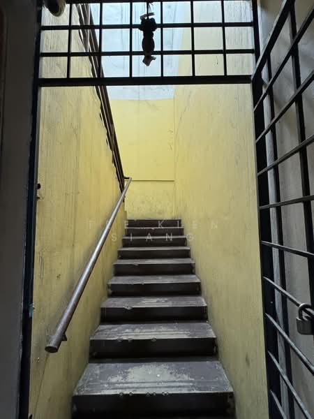 Kedai / Pejabat untuk Disewa di Bandar Puchong Utama (Puchong) - Tee Kien Siang - Entrance - PropertyGuru.com.my