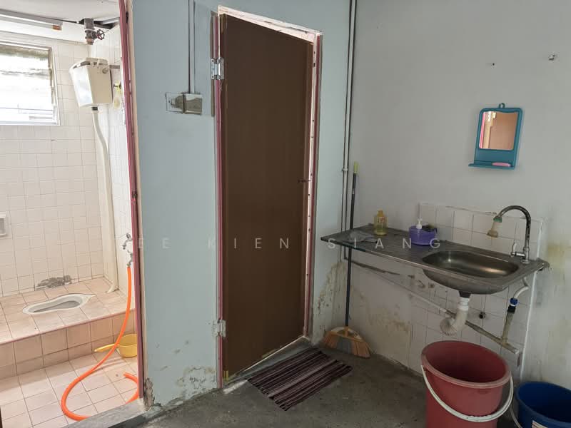 Kedai / Pejabat untuk Disewa di Bandar Puchong Utama (Puchong) - Tee Kien Siang - Bathroom - PropertyGuru.com.my
