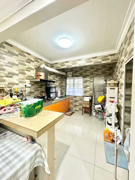 Rumah Teres 2.5 Tingkat untuk Dijual di Taman Bukit Mewah (Tampoi) - Melinda Ee - Kitchen - PropertyGuru.com.my