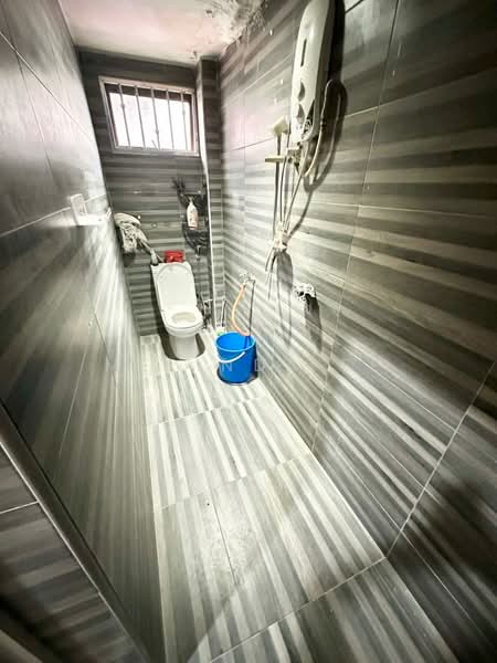 Rumah Teres 2.5 Tingkat untuk Dijual di Taman Bukit Mewah (Tampoi) - Melinda Ee - Bathroom - PropertyGuru.com.my