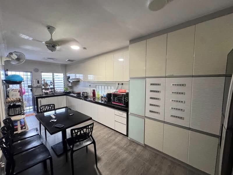 Semi-Detached House for Sale in Taman Johor (Tampoi) - Agnes . - PropertyGuru.com.my