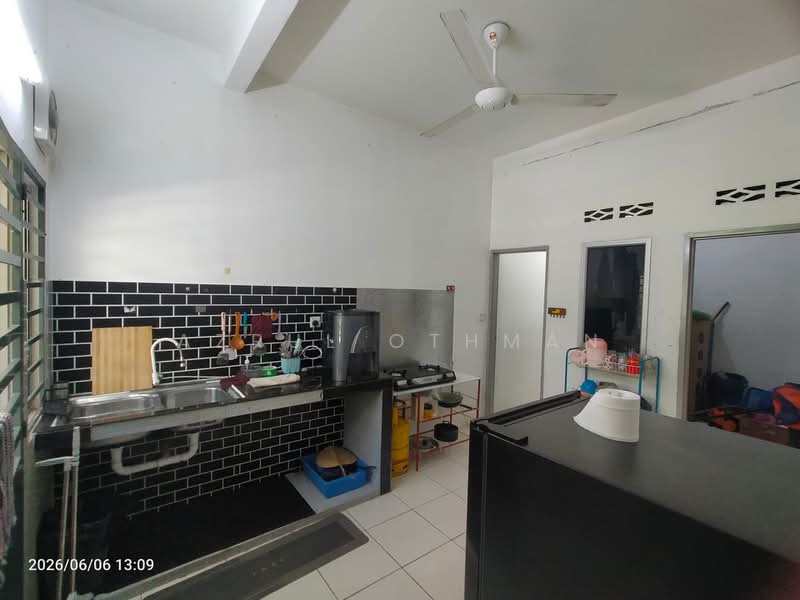 1-storey Terraced House for Sale in Port Dickson (Negeri Sembilan) - Azrul Othman - Kitchen - PropertyGuru.com.my