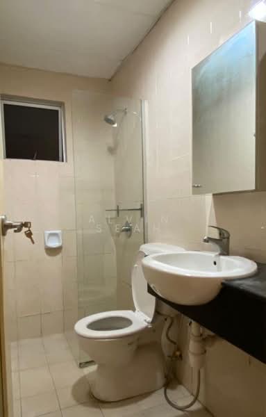 Service Residence for Sale at Mayfair - Alvin Seah - Bathroom - PropertyGuru.com.my