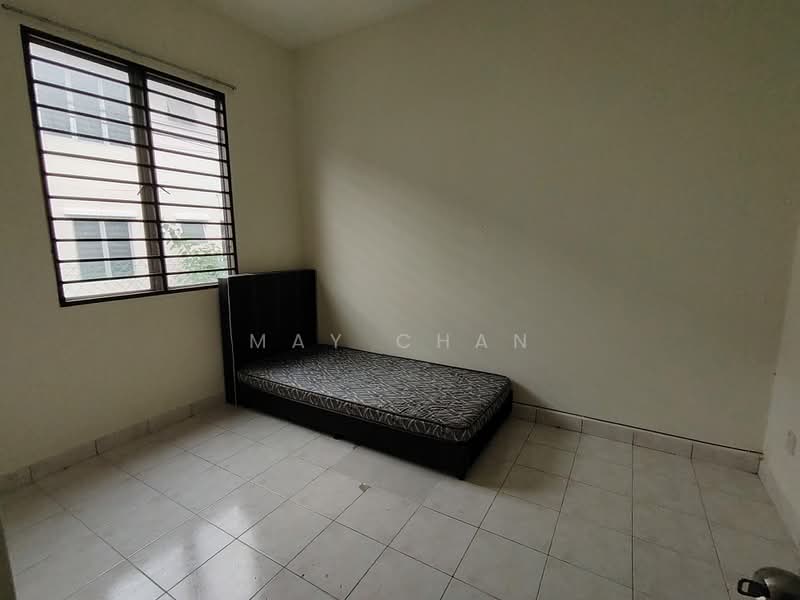 Rumah Teres 2 Tingkat untuk Dijual di Taman Vista Emas (Bangi) - May Chan - Bedroom - PropertyGuru.com.my
