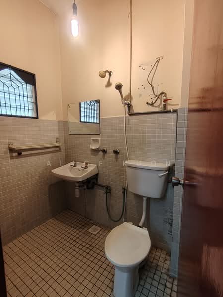 Rumah Teres 2 Tingkat untuk Dijual di SS17 (Subang Jaya) - Alice Kuon - Bathroom - PropertyGuru.com.my