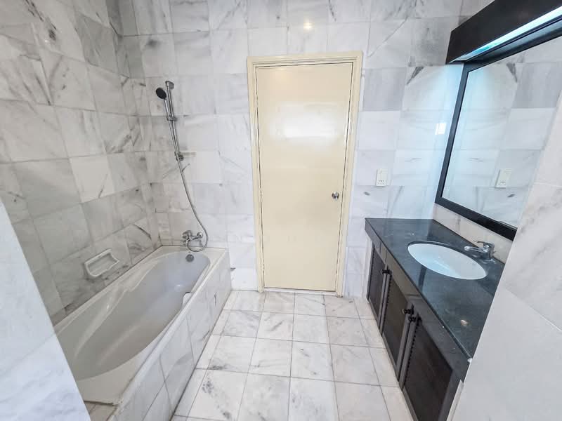 Kondominium untuk Disewa di Wickham Residence - Sandhu . - Bathroom 1 - PropertyGuru.com.my