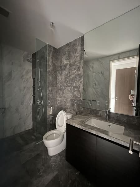 Kondominium untuk Dijual di The Light Collection IV - Mocole Lee - Bathroom - PropertyGuru.com.my