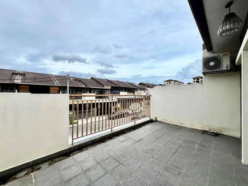 Rumah Teres 2 Tingkat untuk Dijual di Rawang Garden (Rawang) - Farhan Rafael - Balcony - PropertyGuru.com.my