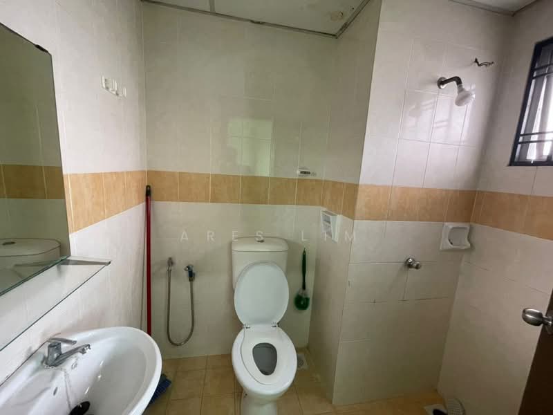 Apartment for Sale at Pangsapuri Indahria - Ares Lim - Bathroom - PropertyGuru.com.my