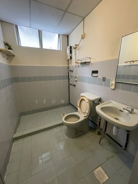 Kondominium untuk Disewa di Bukit OUG Condominiums - Leon Low - Bathroom - PropertyGuru.com.my