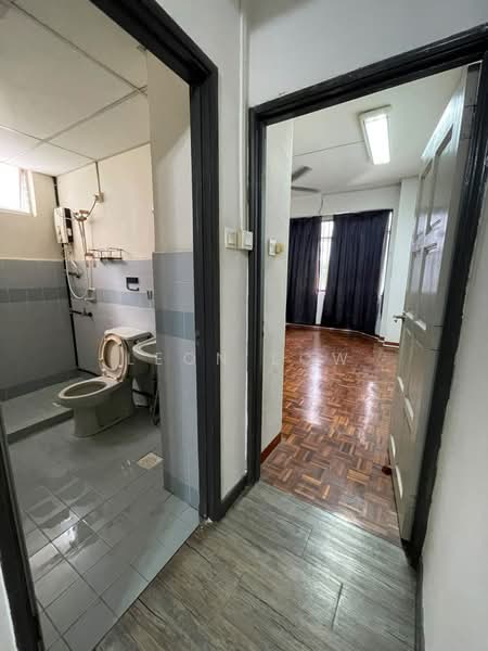 Kondominium untuk Disewa di Bukit OUG Condominiums - Leon Low - Bathroom - PropertyGuru.com.my