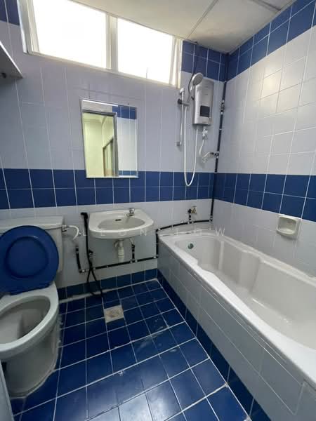 Kondominium untuk Disewa di Bukit OUG Condominiums - Leon Low - Bathroom - PropertyGuru.com.my
