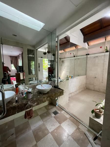 Semi-Detached House for Rent in Duta Tropika (Batu) - Thoriq Suparman - Bathroom - PropertyGuru.com.my