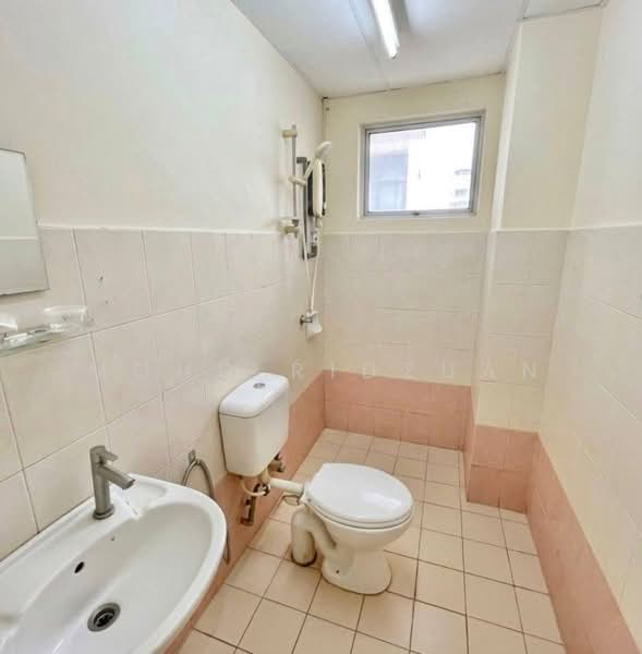 Condominium for Sale at Sri Pandan - Mohd Ridzuan - Bathroom - PropertyGuru.com.my