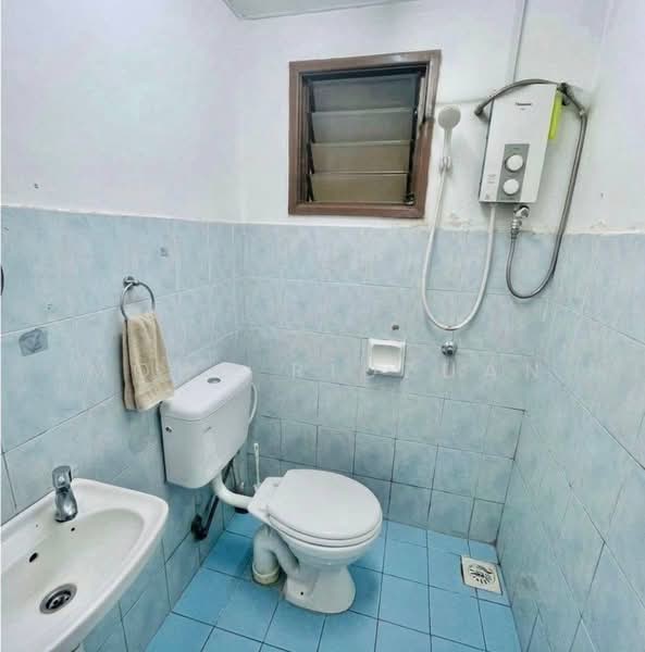 Condominium for Sale at Sri Pandan - Mohd Ridzuan - Bathroom - PropertyGuru.com.my