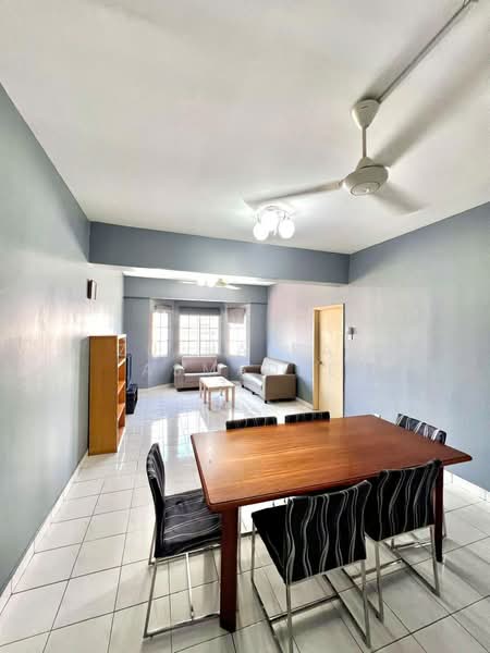 Pangsapuri untuk Disewa di Pangsapuri Mawar - Zulhaikal Asmadee - Living Room - PropertyGuru.com.my