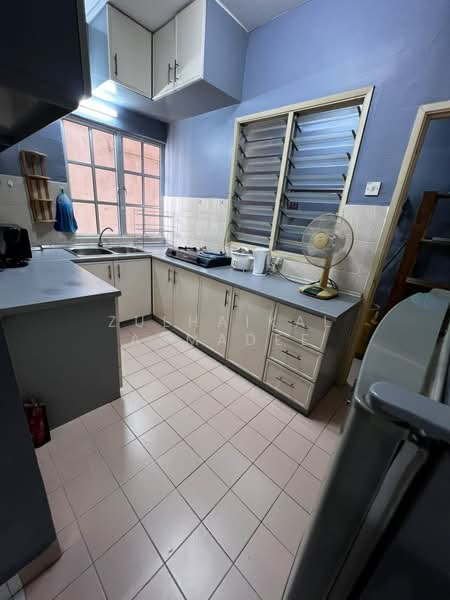 Pangsapuri untuk Disewa di Pangsapuri Mawar - Zulhaikal Asmadee - Kitchen - PropertyGuru.com.my