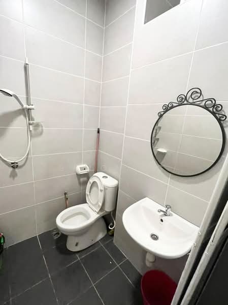 Servis Apartment untuk Dijual di BM City Suites @ BM City Mall - Simon Ng - Bathroom - PropertyGuru.com.my