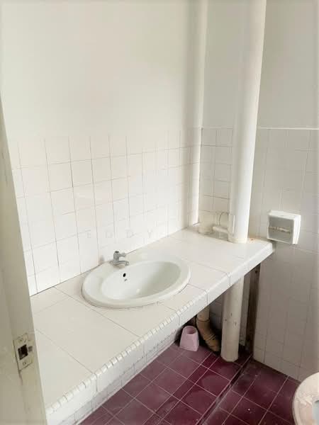 Pangsapuri untuk Dijual di Bustan Shamelin - Eddy Lee - Bathroom - PropertyGuru.com.my