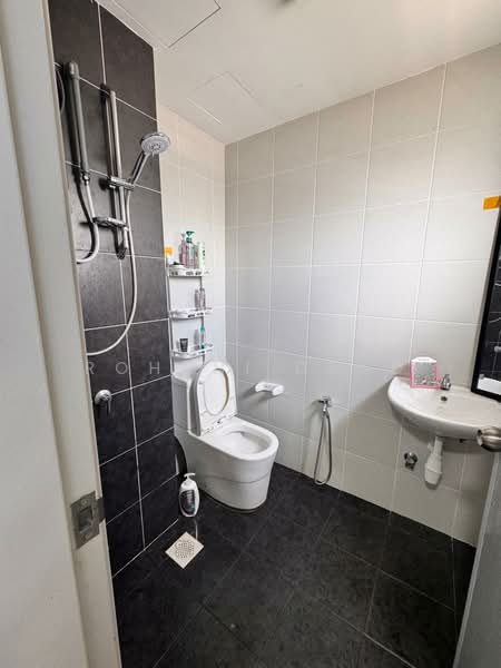 Pangsapuri untuk Disewa di D'Cerrum Apartment - Rohani Daud - Bathroom - PropertyGuru.com.my