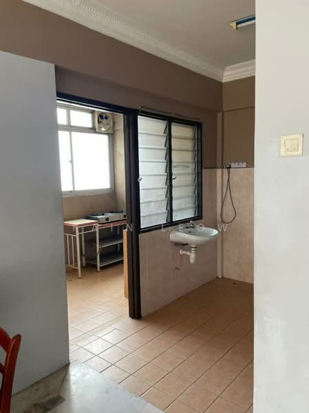 Pangsapuri untuk Dijual di Pangsapuri Seri Pinang - Rain Leow - Kitchen - PropertyGuru.com.my