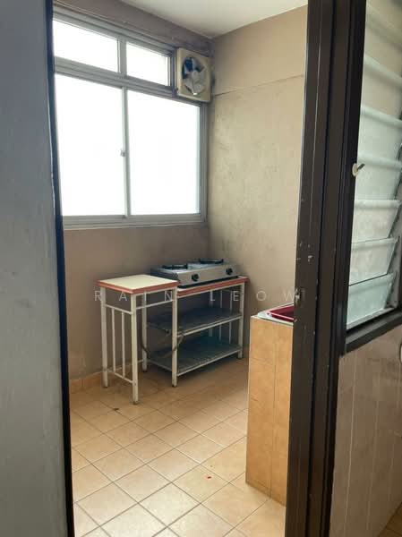 Pangsapuri untuk Dijual di Pangsapuri Seri Pinang - Rain Leow - Kitchen - PropertyGuru.com.my