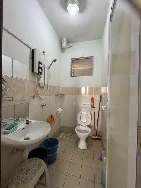 Pangsapuri untuk Dijual di Pangsapuri Seri Pinang - Rain Leow - Bathroom - PropertyGuru.com.my