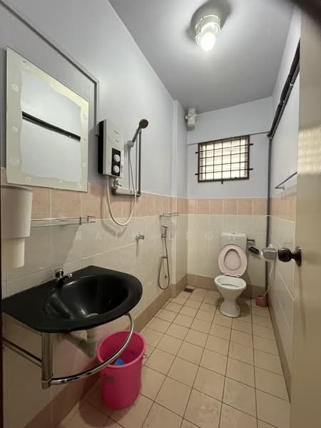 Pangsapuri untuk Dijual di Pangsapuri Seri Pinang - Rain Leow - Bathroom - PropertyGuru.com.my