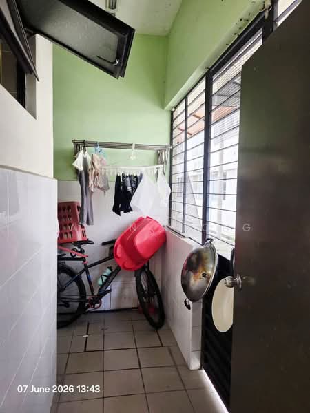 Rumah Teres 2 Tingkat untuk Dijual di Taman Putra Impiana (Puchong) - Jason Keong - Balcony - PropertyGuru.com.my