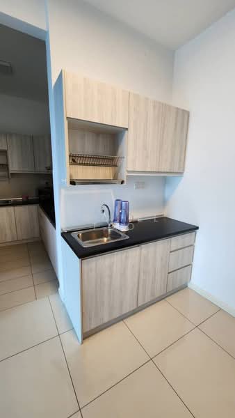 Kondominium untuk Disewa di LaCosta @ Sunway South Quay - Rachel Too - Kitchen - PropertyGuru.com.my