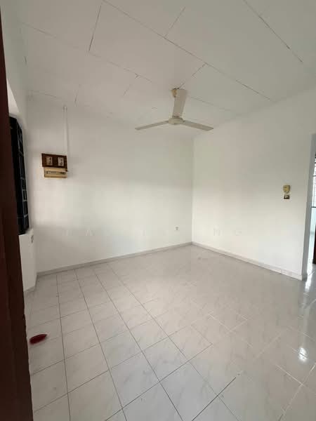 Rumah Teres 2 Tingkat untuk Dijual di Taman Johor Jaya (Johor Bahru) - Pauline Ng - Living Room - PropertyGuru.com.my