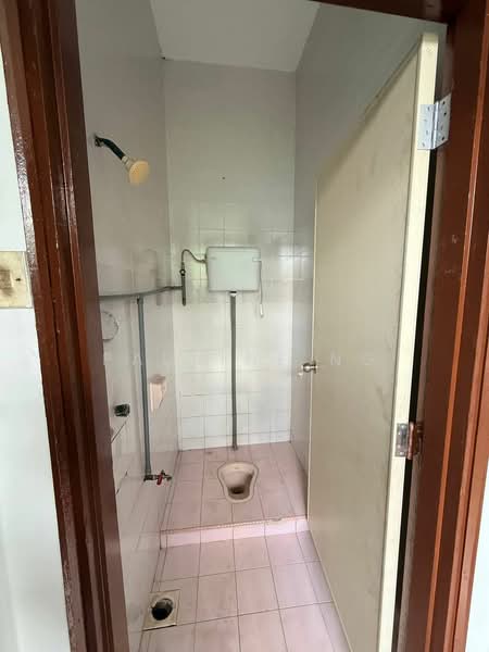 Rumah Teres 2 Tingkat untuk Dijual di Taman Johor Jaya (Johor Bahru) - Pauline Ng - Bathroom - PropertyGuru.com.my