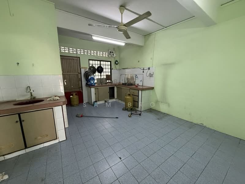 2-storey Terraced House for Sale in Taman Muhibbah (Kluang) - Sam Bro - Kitchen - PropertyGuru.com.my