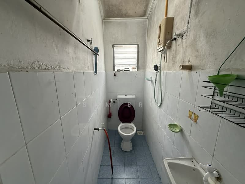 2-storey Terraced House for Sale in Taman Muhibbah (Kluang) - Sam Bro - Bathroom - PropertyGuru.com.my
