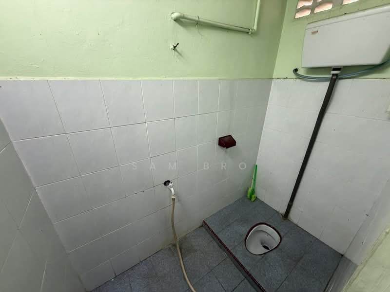 2-storey Terraced House for Sale in Taman Muhibbah (Kluang) - Sam Bro - Bathroom - PropertyGuru.com.my