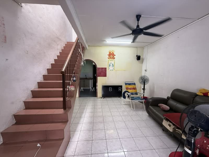 2-storey Terraced House for Sale in Taman Muhibbah (Kluang) - Sam Bro - Living Room - PropertyGuru.com.my