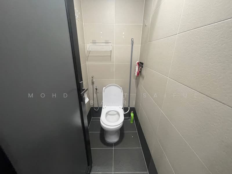 Shop / Office for Sale in Puchong (Selangor) - Mohd Aizat Saiful Bahri - Bathroom - PropertyGuru.com.my